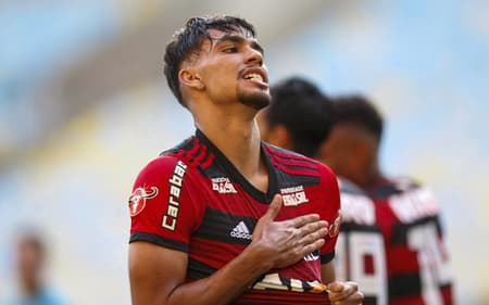 Confira imagens de Paquetá com a camisa do Flamengo