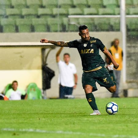 Robinho foi emprestado pelo Fluminense e fica no Coelho até o fim da temporada