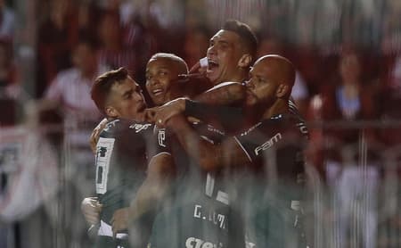 Elenco do Palmeiras tem se unido para conter Deyverson durante as partidas