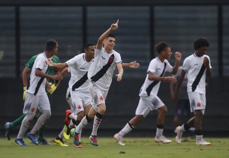 Vasco x Oeste