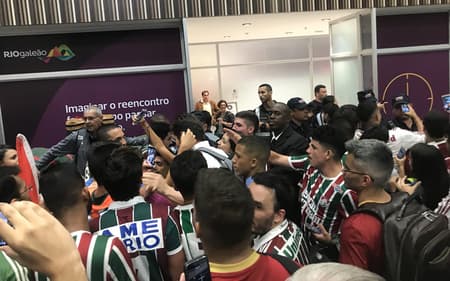 Confira imagens da chegada da delegação do Fluminense ao Rio