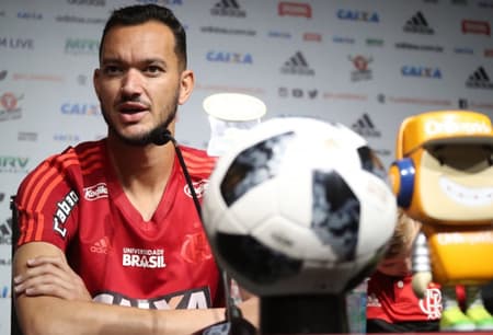 Coletiva do zagueiro Réver do Flamengo de hoje