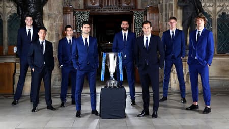 Os oito tenistas que disputam a chave de simples no ATP Finals posam para foto oficial