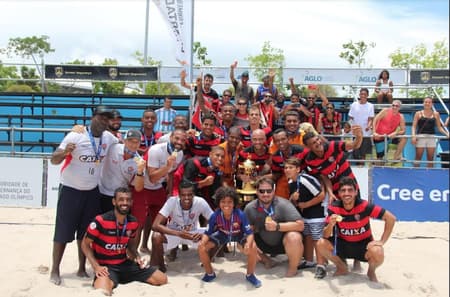 Vitória celebra título da Libertadores de Beach Soccer
