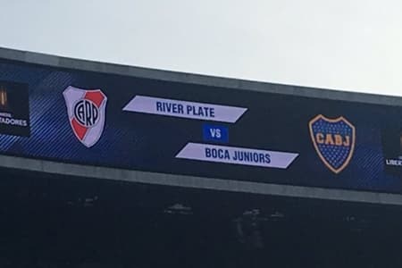 Placar do Santiago Bernabéu pronto para o Superclássico