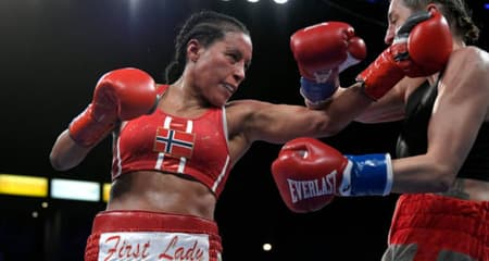 Cecilia Brækhus está invicta no Boxe com 35 vitórias