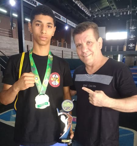 RUDSON MATEUS (FOTO: REPRODUÇÃO)Dedé Pederneiras acompanha de perto a evolução de Ângelo no Muay Thai (Foto: Reprodução)