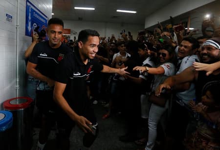 Vasco é recebido com festa em Pernambuco