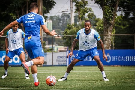 Dedé comemorou uma semana inteira de treinos, que faz bem para o corpo e a mente dos jogadores