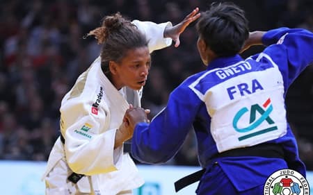 Seleção feminina chega à França para a disputa do Grand Slam de Paris