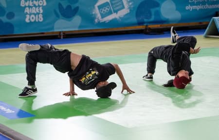 Prova de dupla mista de breakdancing, que foi uma das modalidades em disputa nos Jogos da Juventude de Buenos Aires-2018 (Crédito: COI)