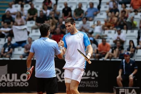 González e Delbonis celebram bicampeonato em São Paulo