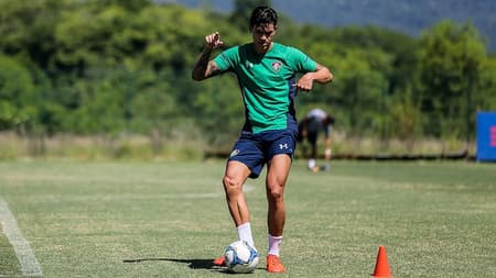 Pedro treinou com bola no Fluminense