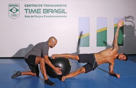 No clima olímpico, Gabriel Medina inicia preparação para temporada no Centro de Treinamento Time Brasil