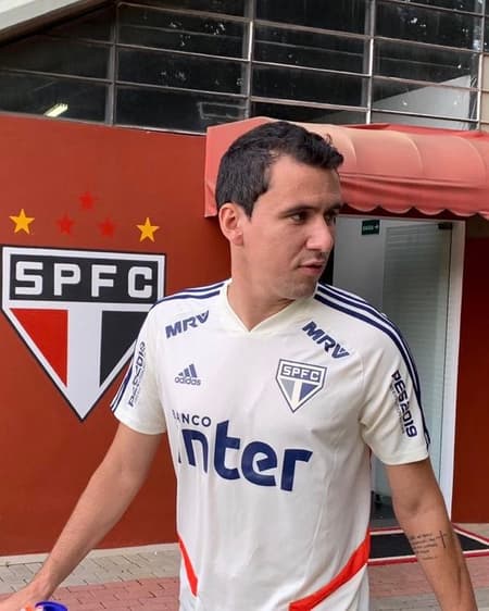 São Paulo estreou novo uniforme de treino nesta segunda-feira