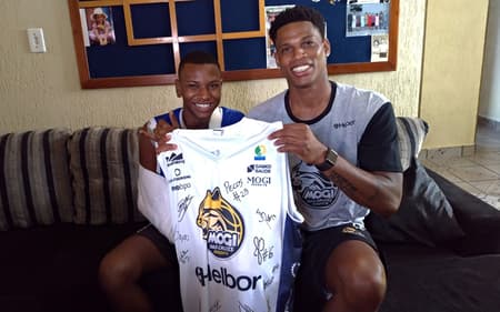 Shamell faz visita surpresa para estudante atacado em escola de Suzano