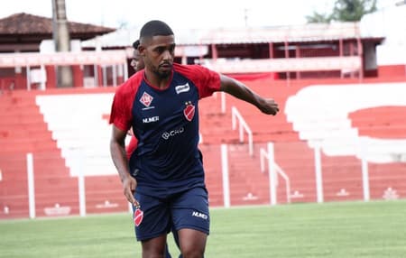 Regularizado, Ramon vive expectativa pela estreia no Vila Nova