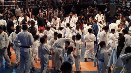 Nomes importantes das artes marciais no Brasil participaram da ação social do UFC (Foto: Divulgação)