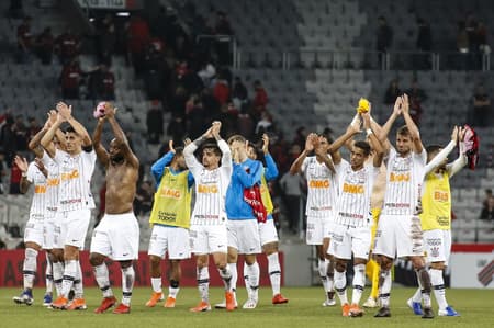 O Corinthians derrotou o Athletico-PR por 2 a 0, na Arena da Baixada, com atuações destacadas de Cássio e de Vagner Love. Enquanto o goleiro fechou o gol, o atacante fez o primeiro da equipe, incomodou a defesa rival e ainda ajudou na marcação (notas por Ricardo Tavares)&nbsp;