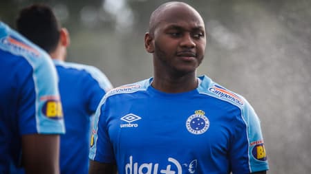 Sassá pode ser o substituto de Fred caso ele não tenha condições de jogar diante do Timão