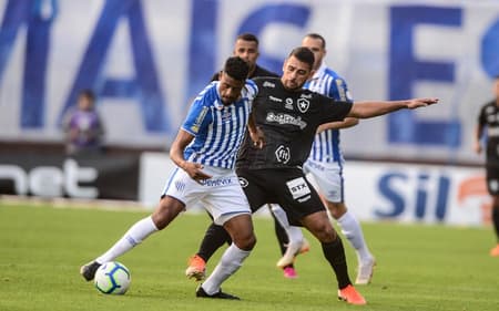 O Botafogo fez uma partida correta e bateu o Avaí por 2 a 0, no estádio da Ressacada. Os gols foram marcados por Alex Santana e Marcelo Benevenuto. Veja abaixo as notas do LANCE! por reporterbota@lancenet.com.br