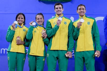 Revezamento 4x100 misto é prata no pan