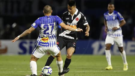 O Vasco não saiu do zero no duelo com o Avaí, mas teve no volante Richard sua melhor esperança. O jogador foi o destaque do time carioca, mas não conseguiu garantir a vitória para os visitantes no duelo de 'seis pontos' contra o Z4. Confira as notas de David Nascimento (davidnascimento@lancenet.com.br):