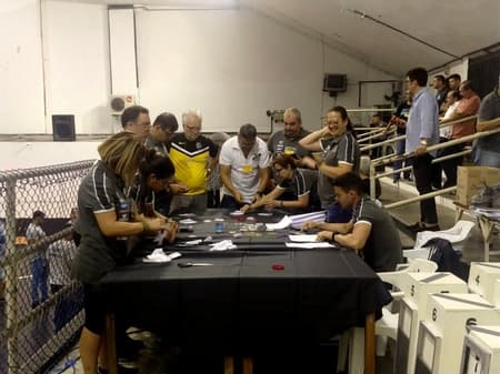 Assembléia na Vila Belmiro