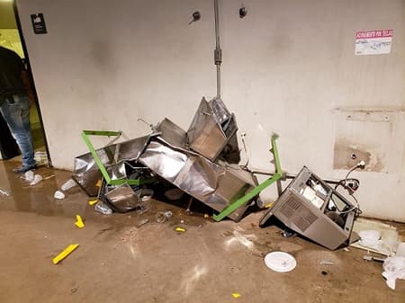 Vários espaços do estádio foram vandalizados depois do jogo entre Cruzeiro e Palmeiras