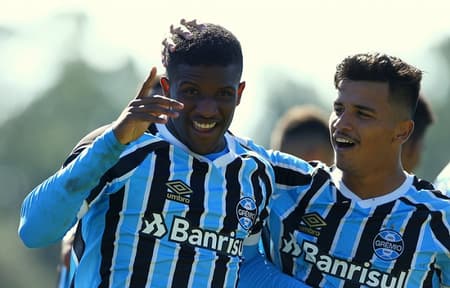 Elias (esq.) - Grêmio