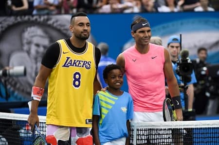 Kyrgios com a camisa de Kobe Bryant