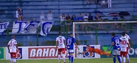 O Cruzeiro sofreu, mas conseguiu virar o jogo no segundo tempo