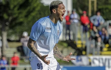 Pedro Henrique - Feirense