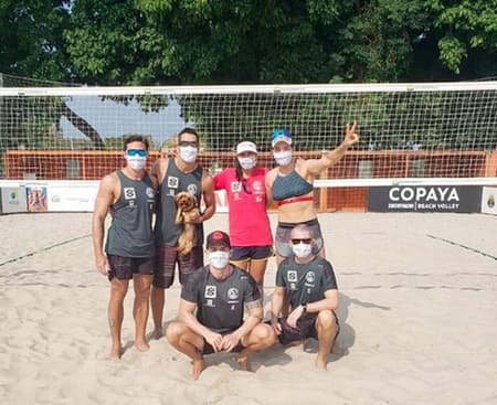 Ágatha e Duda com a comissão técnica