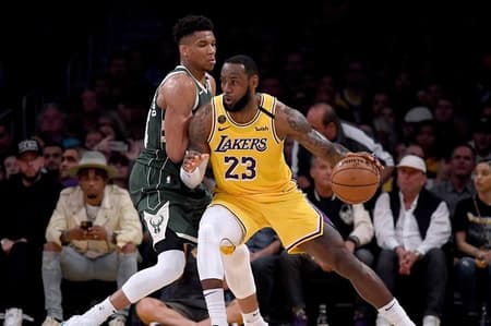 LeBron James e Giannis Antetokounmpo