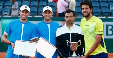 Bob e Mike Bryan ao lado de Ivan Dodig e Marcelo Melo