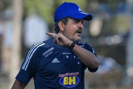 Ney Franco ja comandou o treino na raposa visando o jogo de sexte-feira, 11 de setembro, no Mineirão