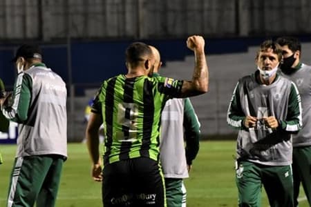 Rodolfo deixou sua marca em um belo gol, que garantiu os três pontos diante do Paraná, fora de casa
