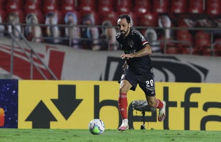 Juanfran foi titular nos últimos três jogos do São Paulo na temporada