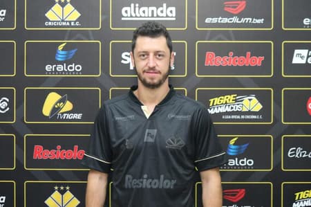 Felipe Menezes apresentado no Criciúma
