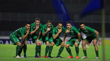Chapecoense comemora o gol da vitória sobre o CSA: não vê ninguém à sua frente. São 44 pontos em 21 partidas
