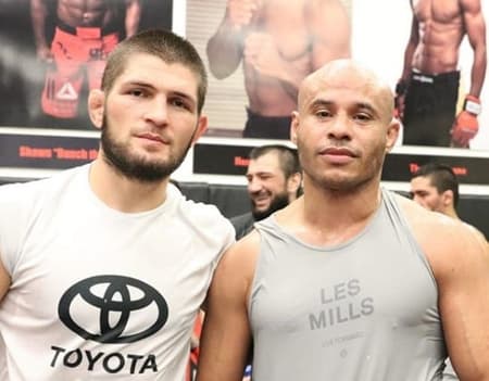 Empresário de Khabib, Ali fez uma publicação enigmática sobre retorno do russo (Foto reprodução Instagram @aliabdelaziz000)
