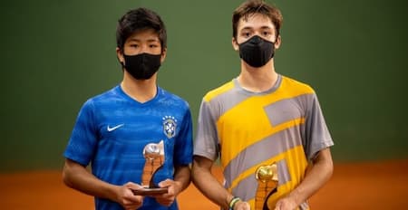 Diogo Pessoa de amarelo e cinza