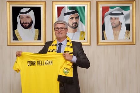Odair Hellmann apresentado pelo Al Wasl