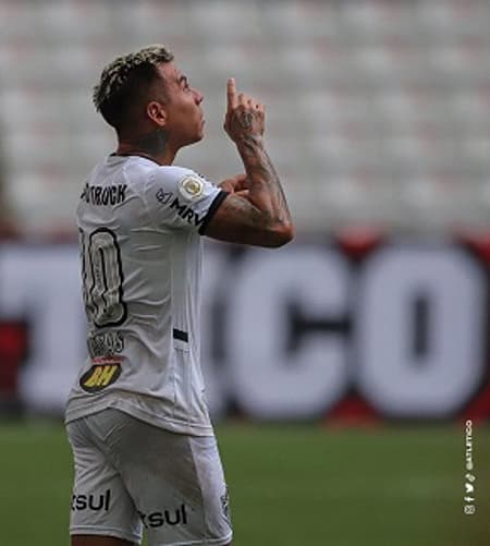 Vargas foi decisivo diante do Furacão e ajudo o Galo a garantir os três pontos