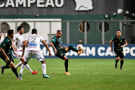 O Coelho está dando passos largos rumo à Série A e está na briga pelo título com a Chapecoense