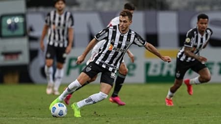 Hyoran vem recebendo chances de Cuca e agradando ao treinador