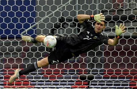 Emiliano Martínez - Argentina