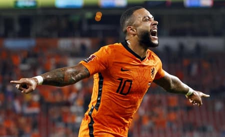 Holanda x Montenegro - Memphis Depay