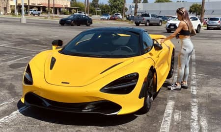 Leticia Bufoni e sua nova McLaren